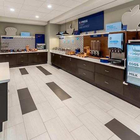 Holiday Inn Express & Suites - Milwaukee West Allis By Ihg Eksteriør billede