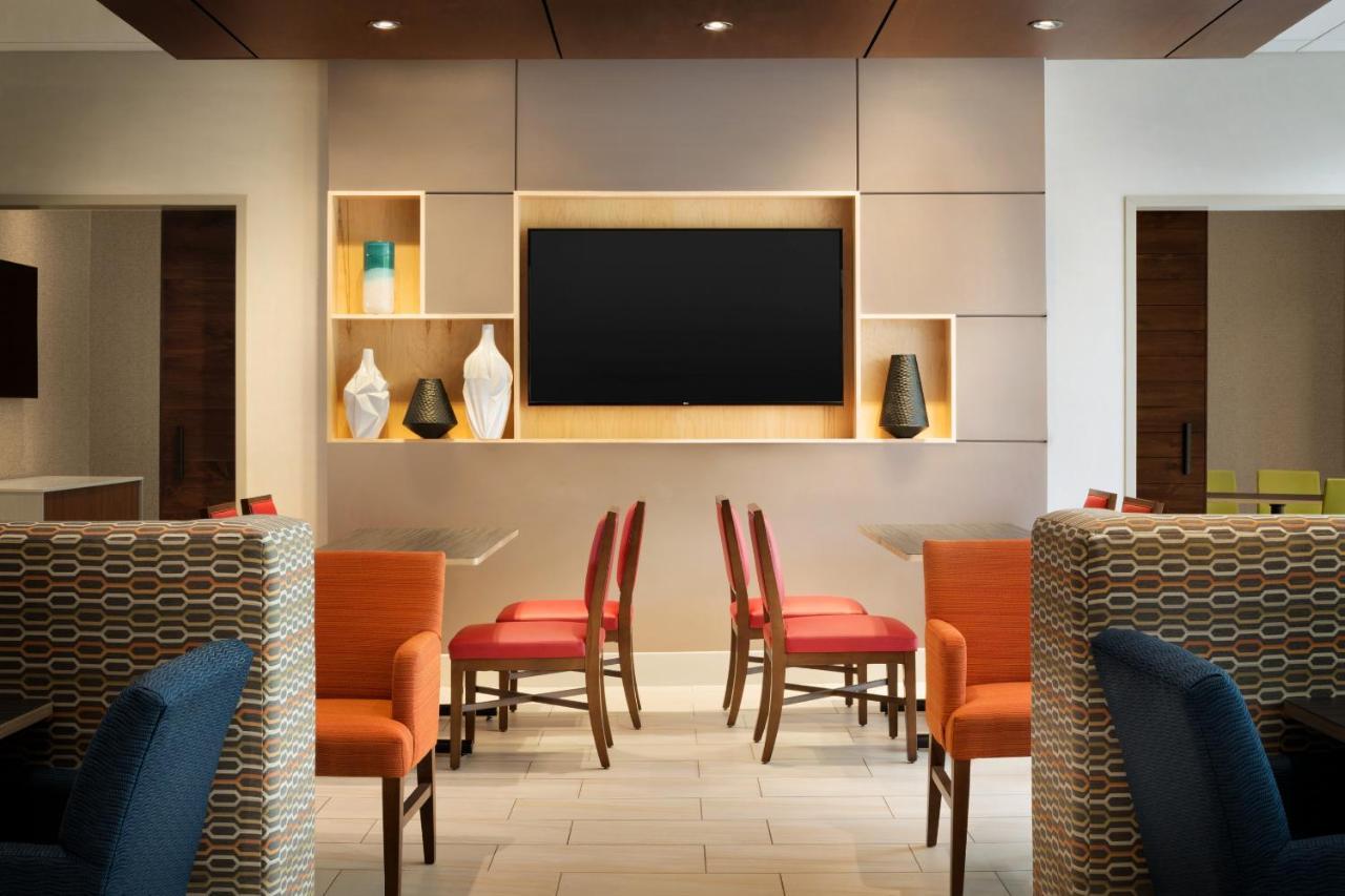 Holiday Inn Express & Suites - Milwaukee West Allis By Ihg Eksteriør billede