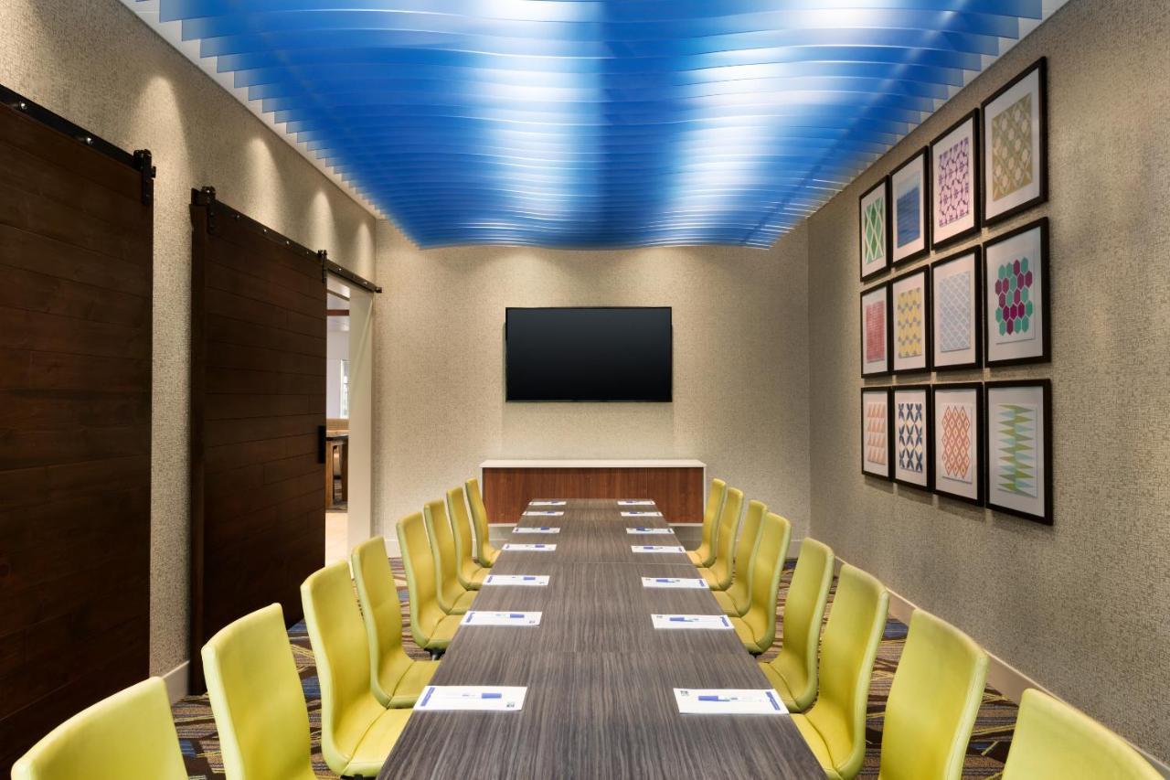 Holiday Inn Express & Suites - Milwaukee West Allis By Ihg Eksteriør billede