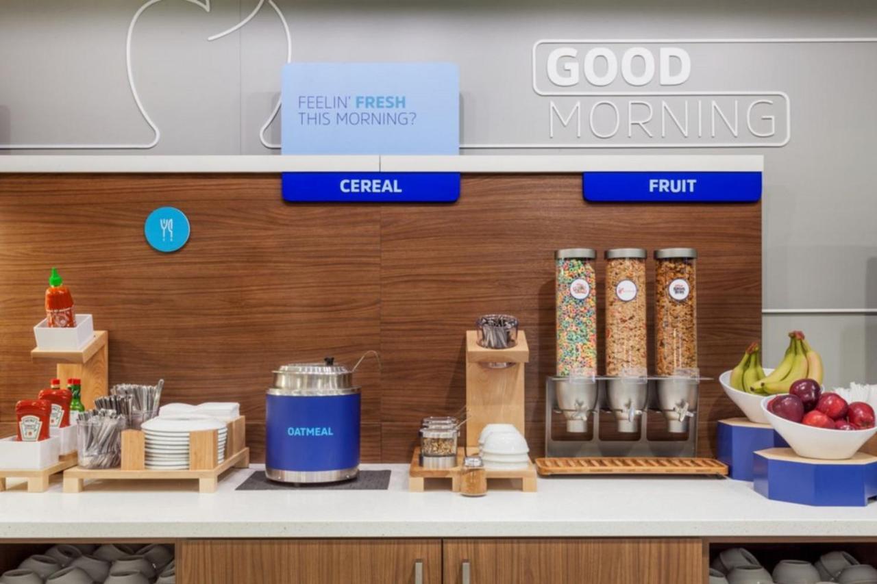 Holiday Inn Express & Suites - Milwaukee West Allis By Ihg Eksteriør billede