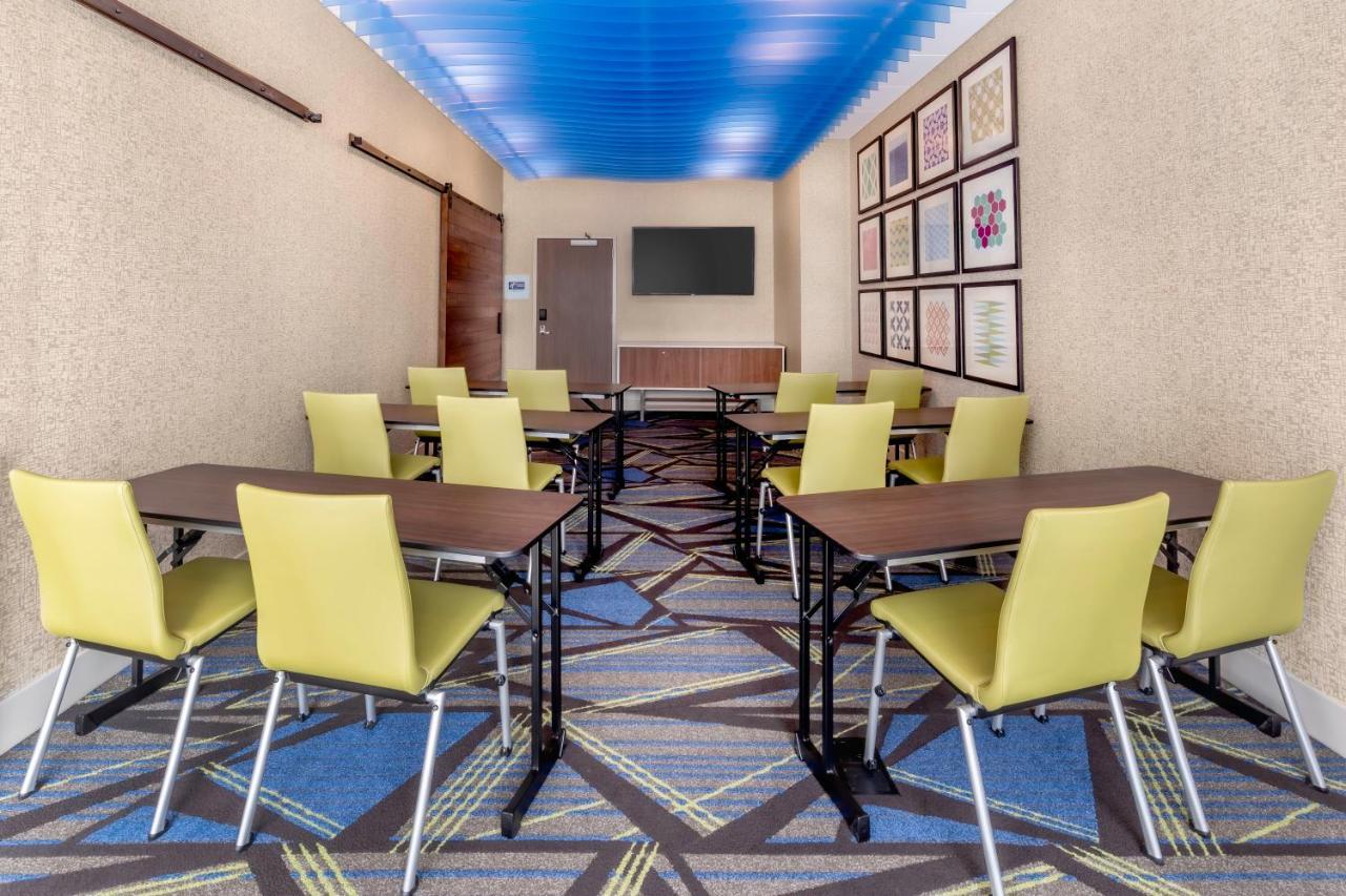 Holiday Inn Express & Suites - Milwaukee West Allis By Ihg Eksteriør billede