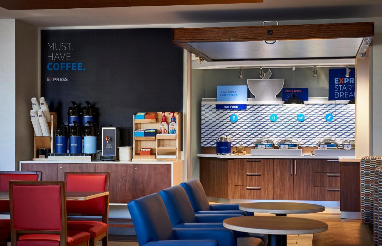Holiday Inn Express & Suites - Milwaukee West Allis By Ihg Eksteriør billede