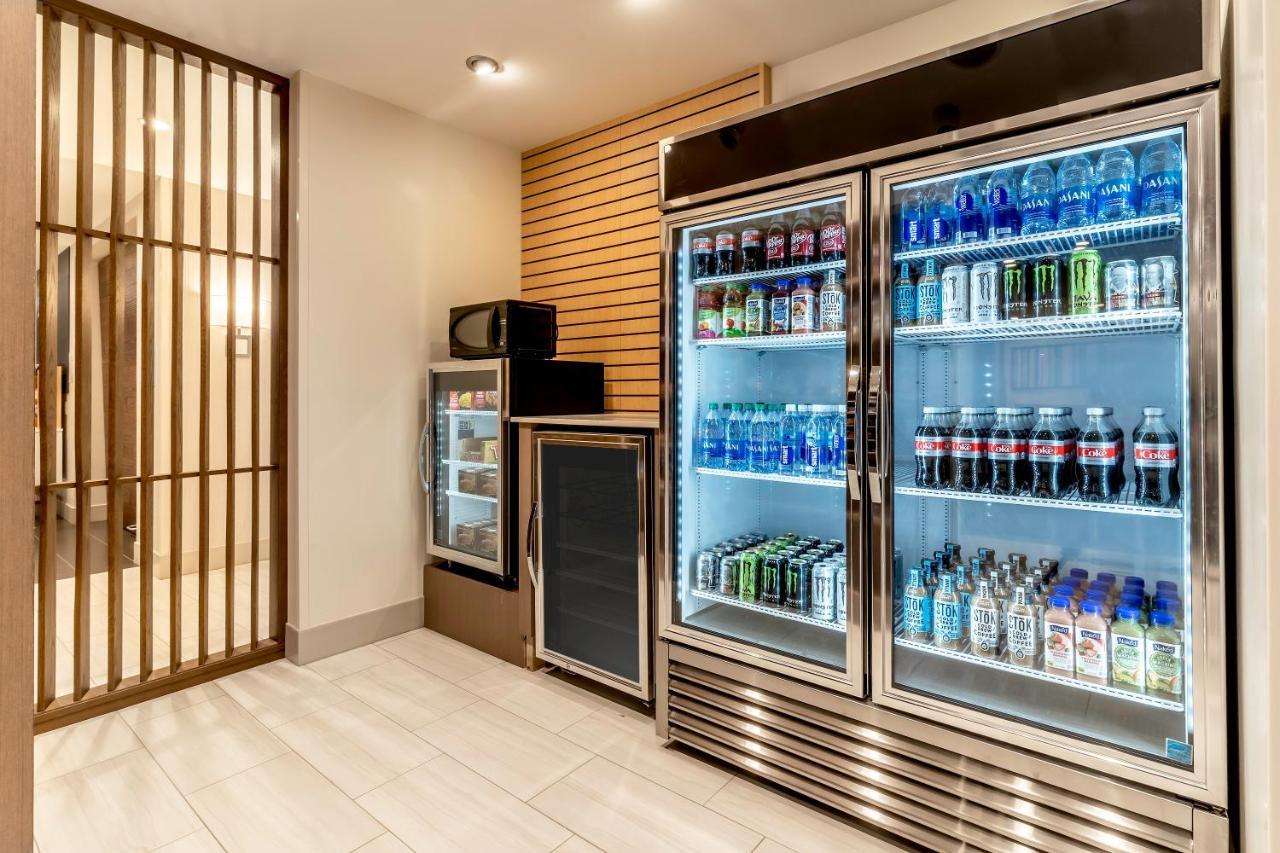 Holiday Inn Express & Suites - Milwaukee West Allis By Ihg Eksteriør billede