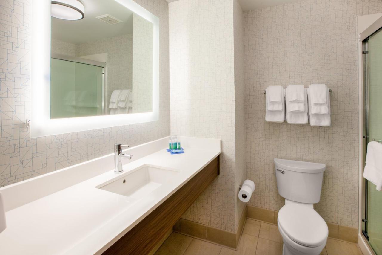 Holiday Inn Express & Suites - Milwaukee West Allis By Ihg Eksteriør billede