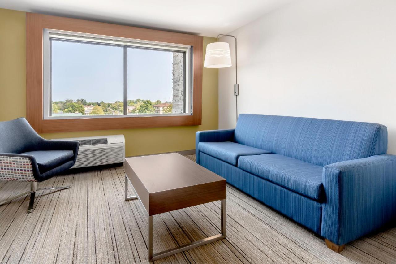 Holiday Inn Express & Suites - Milwaukee West Allis By Ihg Eksteriør billede