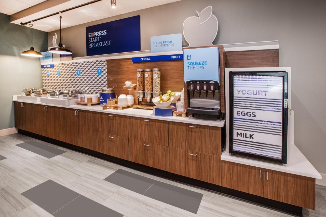 Holiday Inn Express & Suites - Milwaukee West Allis By Ihg Eksteriør billede