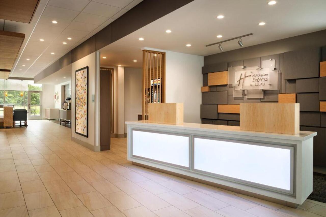 Holiday Inn Express & Suites - Milwaukee West Allis By Ihg Eksteriør billede