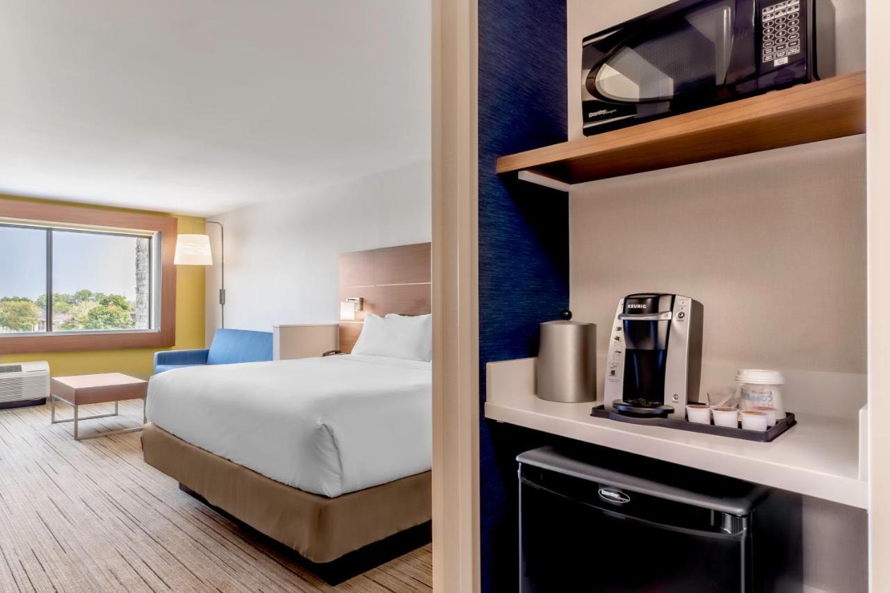 Holiday Inn Express & Suites - Milwaukee West Allis By Ihg Eksteriør billede