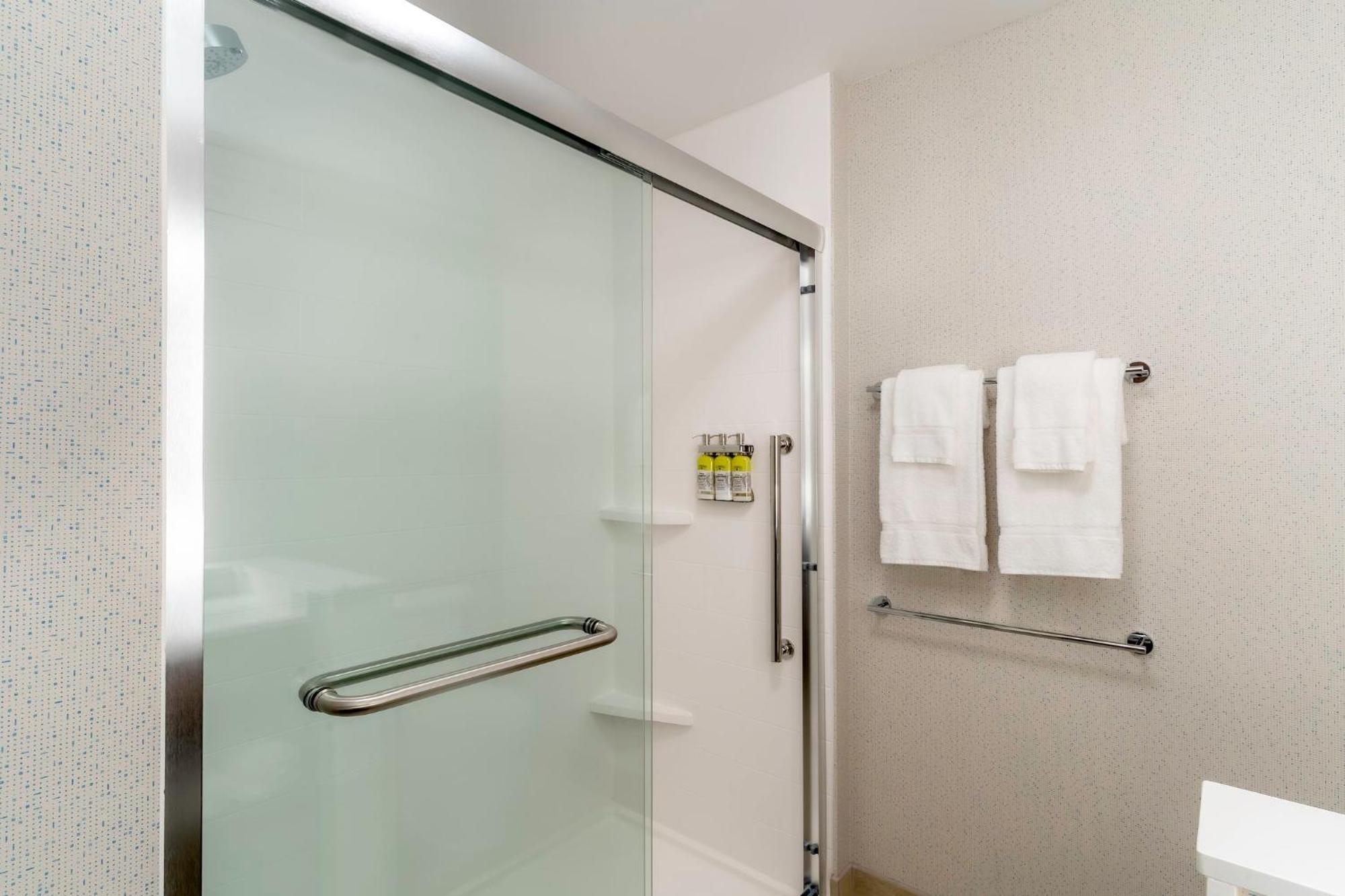 Holiday Inn Express & Suites - Milwaukee West Allis By Ihg Eksteriør billede